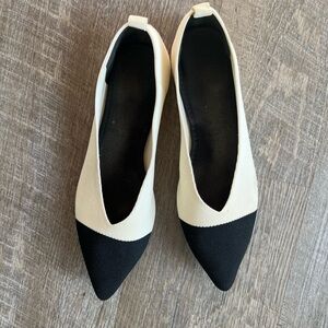 Elegant Black and White Women's Pointed Flats